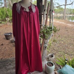 Vanity Fair Burgundy White Lace Trim Vintage Peignoir Set Size Medium
